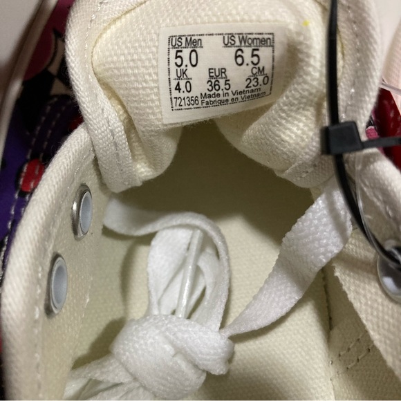 NWOT Vans shoes - Picture 7 of 7